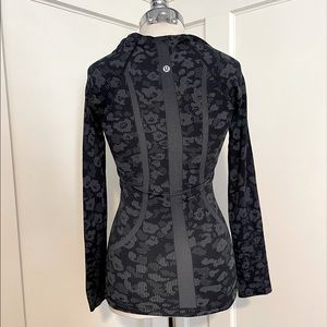 Lululemon size 2 top